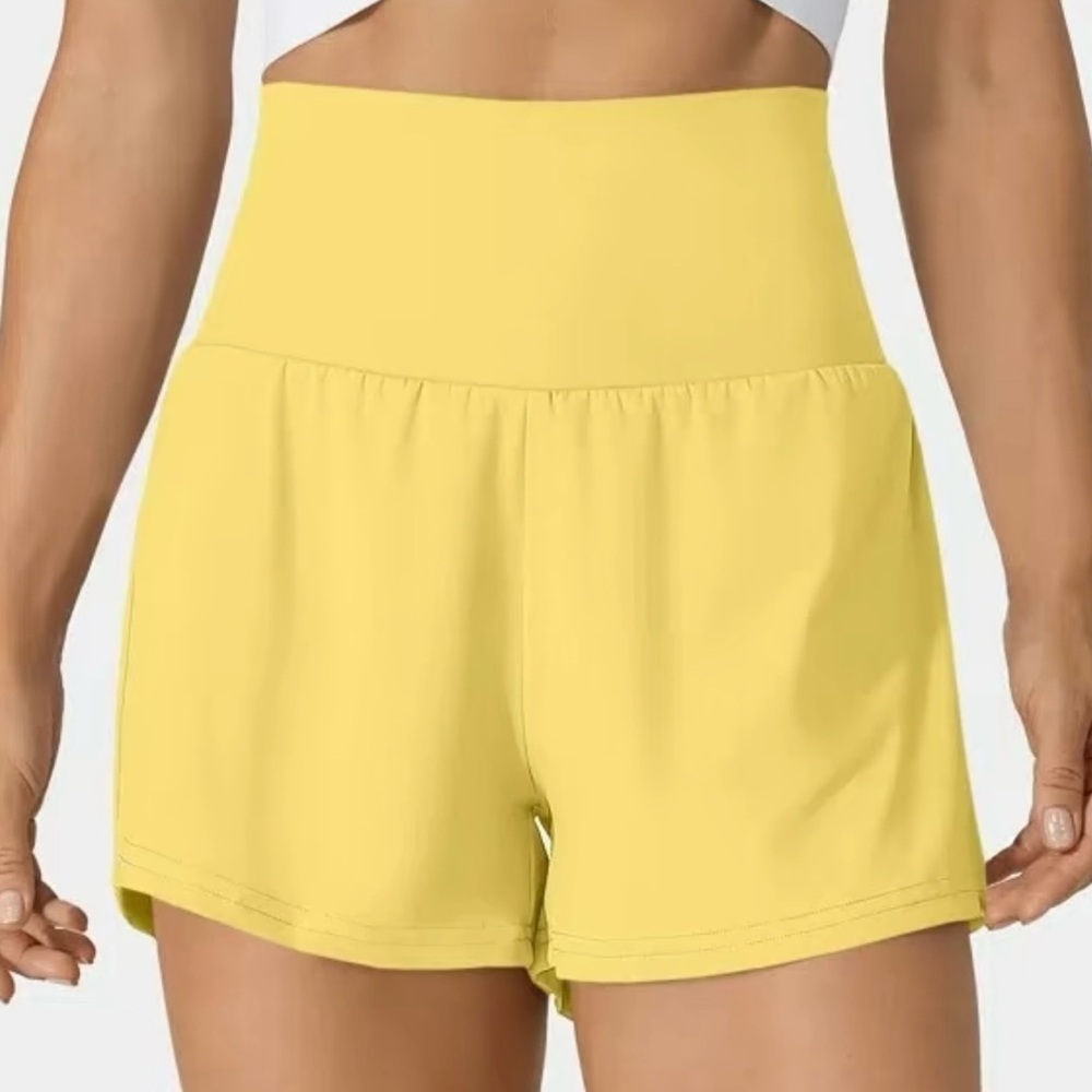 NWT Halara Super High Waisted Back Pocket & Side
Hidden Pocket 2in1 Yoga Shorts